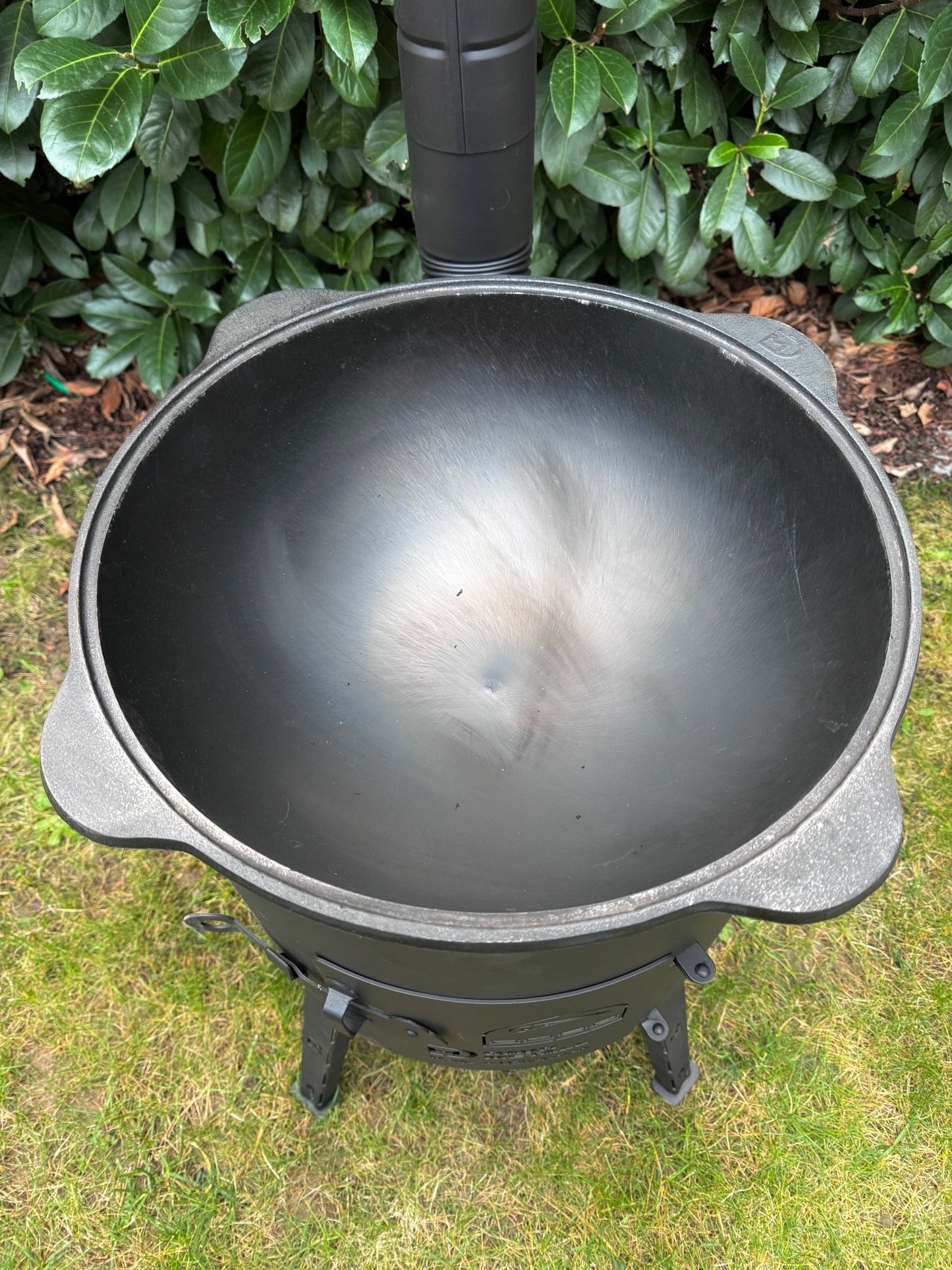 Set Davr Metall Utschak mit Abzugsrohr und 12 Liter Kasan aus Gusseisen - kochskasan24.de